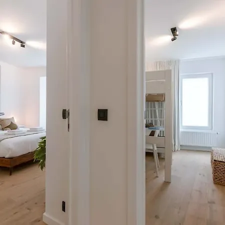 Apartment Casiola - Modern 3-bedroom With Family-friendly Touches
