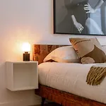 Casiola - Modern 3-bedroom With Family-friendly Touches Apartment