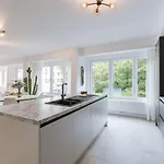 Casiola - Modern 3-bedroom With Family-friendly Touches Apartment