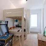 Apartment Casiola - Modern 3-bedroom With Family-friendly Touches *