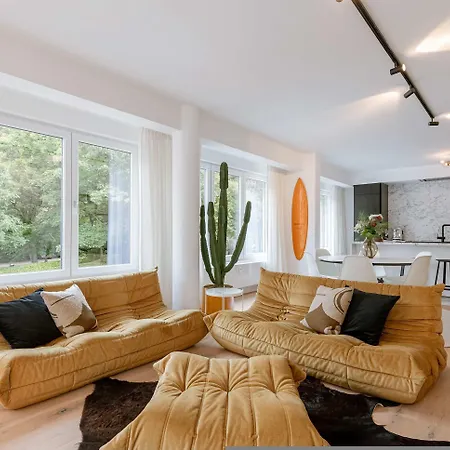 Casiola - Modern 3-bedroom With Family-friendly Touches *