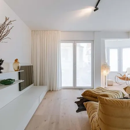 Apartamento Casiola - Modern 3-bedroom With Family-friendly Touches *