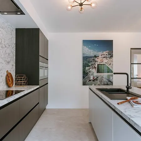 Apartment Huswell - Modern 3-bedroom With Family-friendly Touches