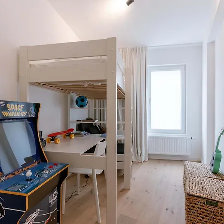 Apartment Huswell - Modern 3-bedroom With Family-friendly Touches