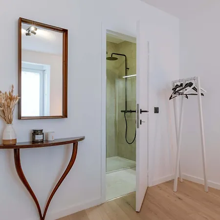Apartment Huswell - Modern 3-bedroom With Family-friendly Touches *