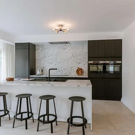 Huswell - Modern 3-bedroom With Family-friendly Touches Apartment *
