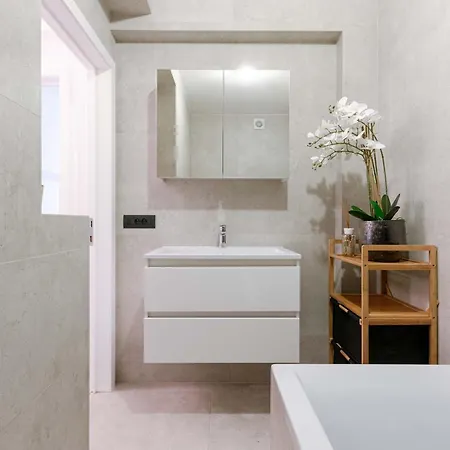 Apartment Huswell - Modern 3-bedroom With Family-friendly Touches Ostend